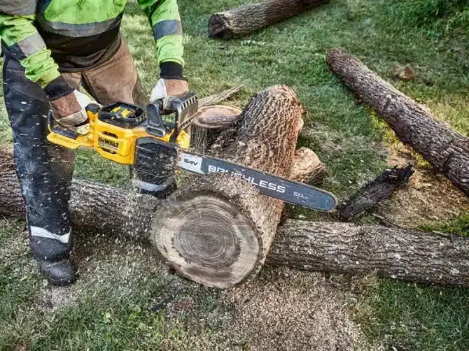 Dewalt 54volt Chainsaw 50cm 1 x9amp battery - Image 3