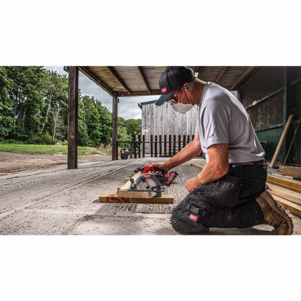 Milwaukee M18FCS552-0 18volt Compact Circular Saw with 165mm Blade, 55mm depth, Body only - Image 2
