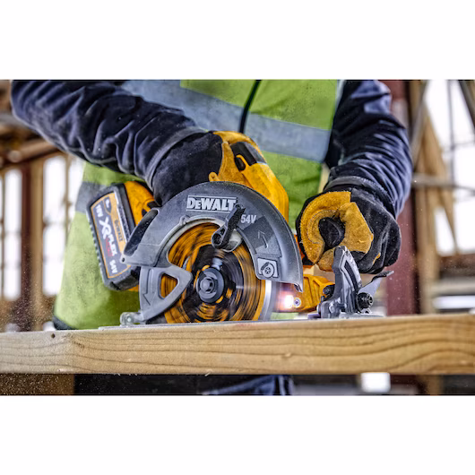 DeWalt DCS578N-XJ 54Volt Cordless Circular Saw 190mm Blade