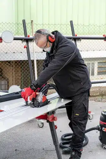 Designed for cutting large-format ceramic, tile, natural stone and sintered stone Suitable for both dry and wet cutting 18V CAS cordless system with 5.2Ah battery compatibility Brushless motor for durability, low maintenance and consistent performance 5-speed settings from 5,000 to 8,500 rpm Tilting head from 0° to 45° for straight, mitre and groove cuts Combined water feed and dust extraction system Compatible with Ø125 mm and Ø115 mm cutting discs Maximum cutting depth: 22 mm straight / 15 mm mitre with Ø125 mm disc Ergonomic bi-material main handle with secondary handle Up to 10 m cutting capacity per charge on 10 mm porcelain tile at high speed