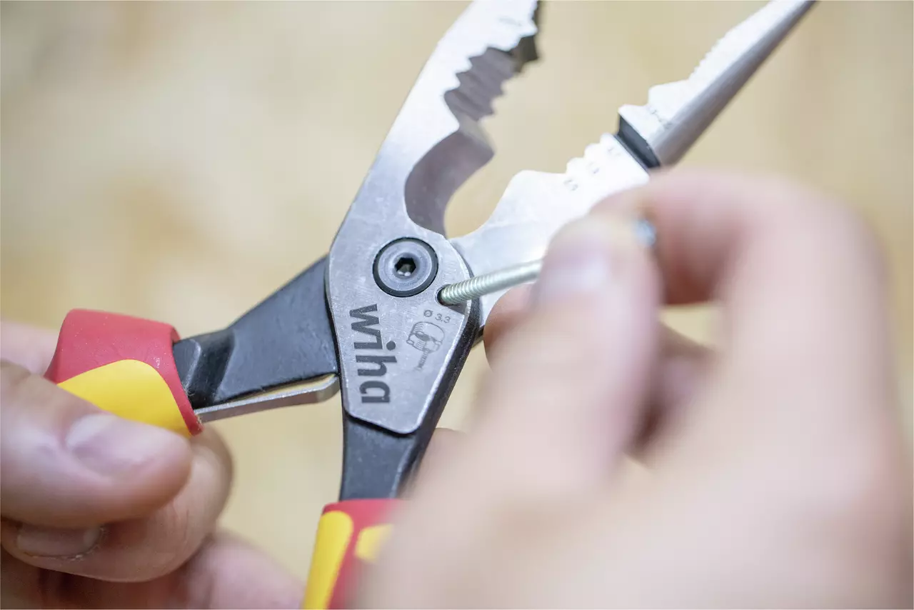 Wiha 45705 8 in 1 Pliers Snips ideal for electricians