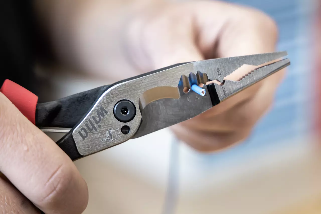 Wiha 45705 8 in 1 Pliers Snips ideal for electricians