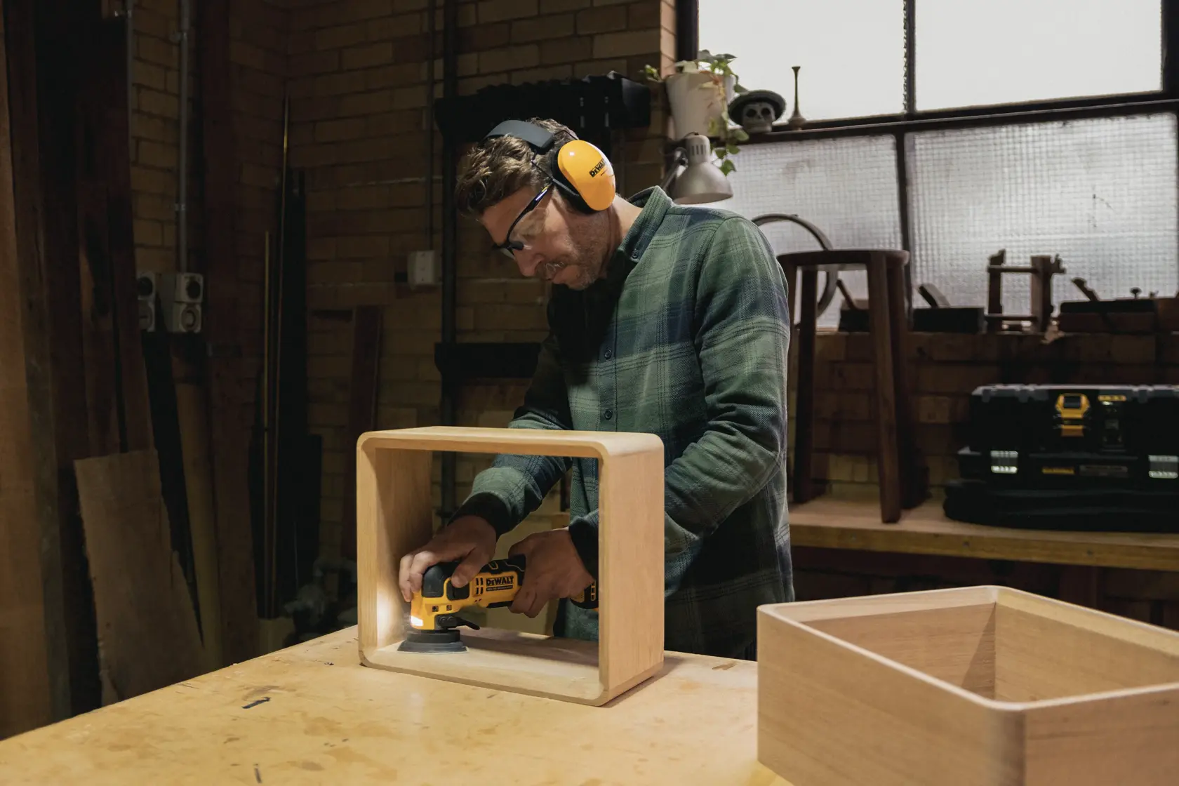 Dewalt Dcs358n-xj 18volt Multi-Tool Oscillating Brushless Body only