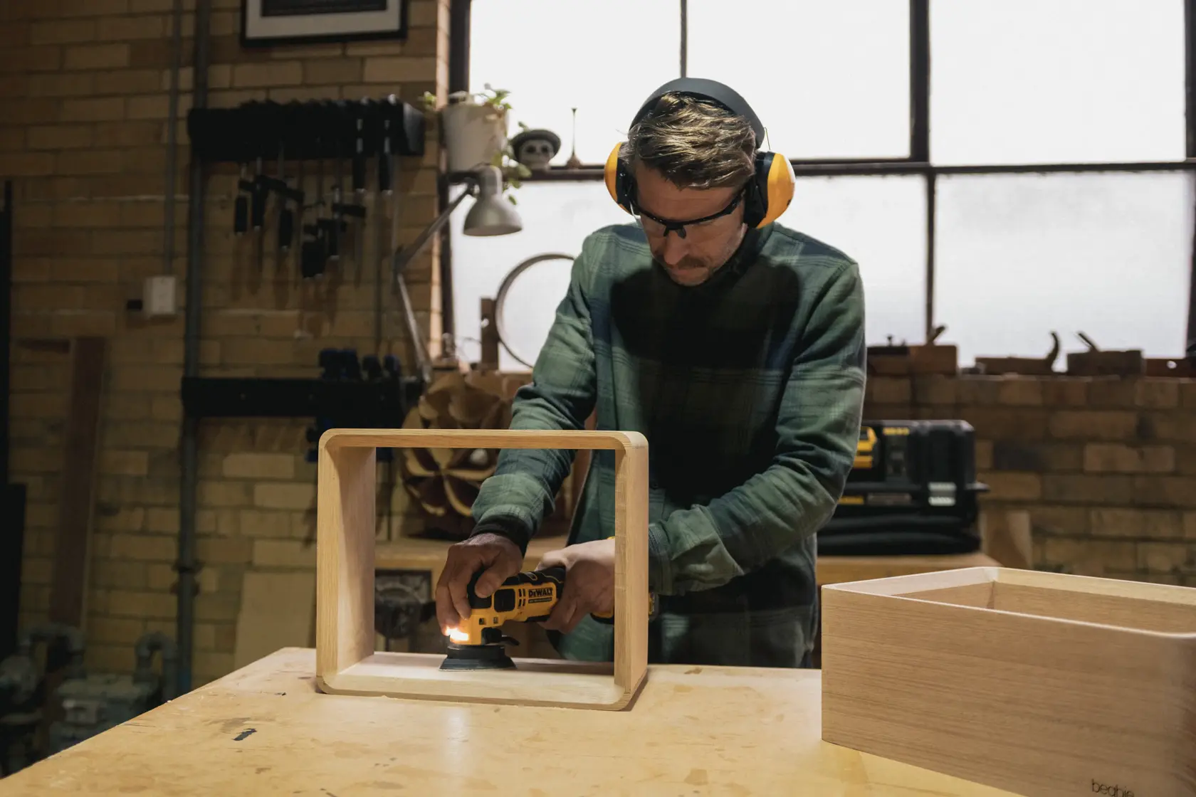 Dewalt Dcs358n-xj 18volt Multi-Tool Oscillating Brushless Body only